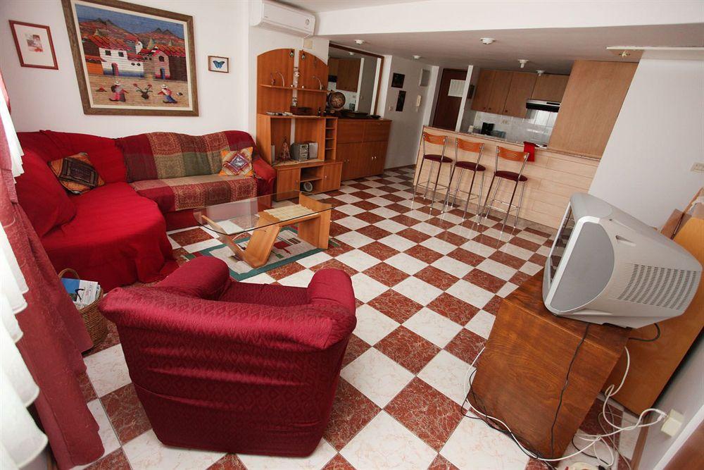 Split Apartments Peric מראה חיצוני תמונה