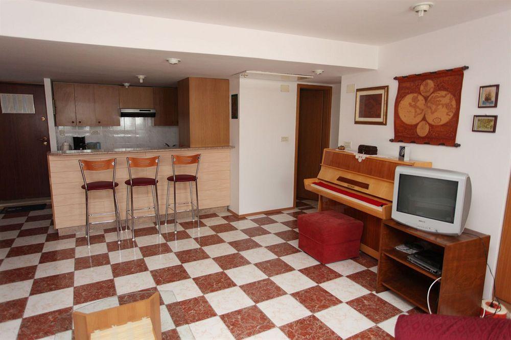 Split Apartments Peric מראה חיצוני תמונה