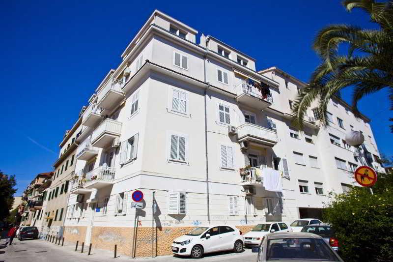 Split Apartments Peric מראה חיצוני תמונה