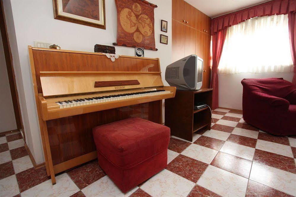Split Apartments Peric מראה חיצוני תמונה