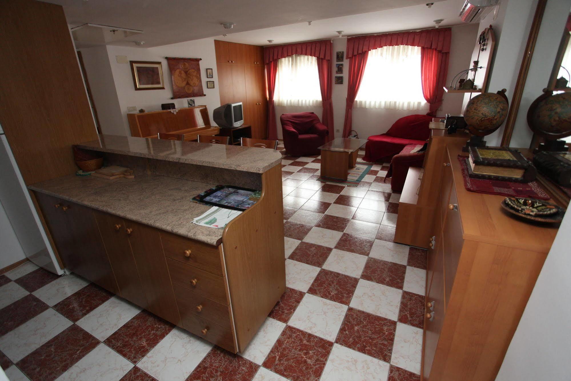 Split Apartments Peric מראה חיצוני תמונה